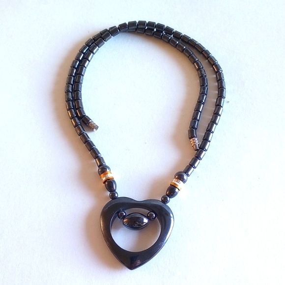 VINTAGE HEMATITE HEART SHAPE PENDANT NECKLACE 18" LONG - Picture 3 of 7